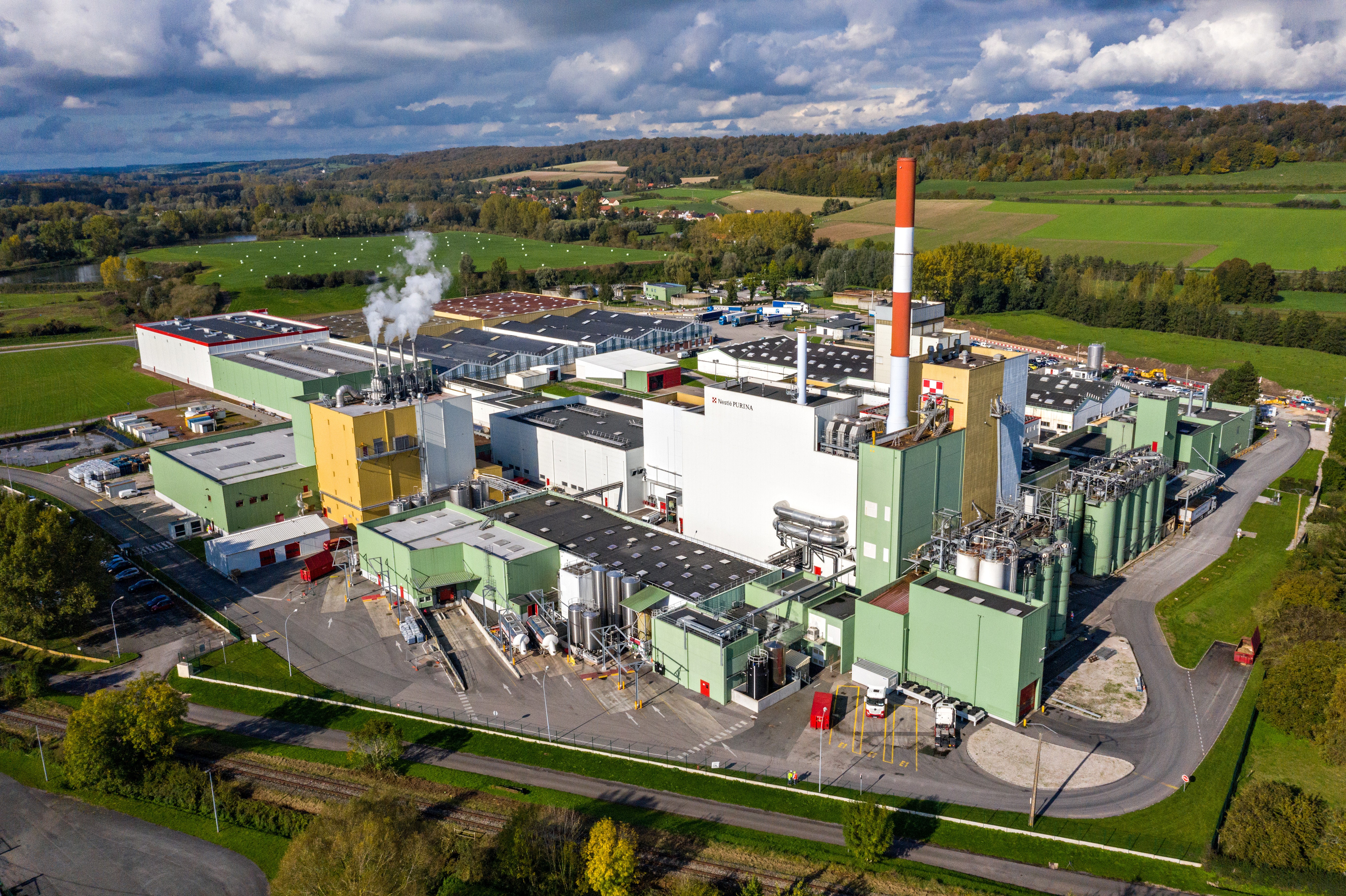 L'usine Nestlé Purina à Marconnelle, spécialisée dans l'alimentation pour chiens et chats, est la plus grande d'Europe du groupe. @ACHphoto